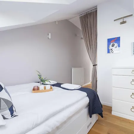 Jasny Z Parkingiem Obok Blon Krakowskich By Renters
